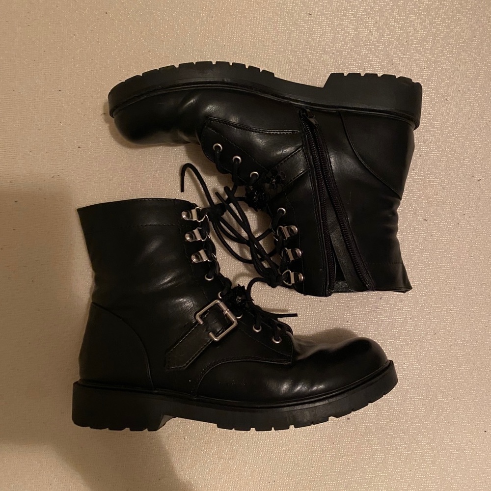 Combat boots